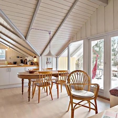 2 Bedroom Stunning In *