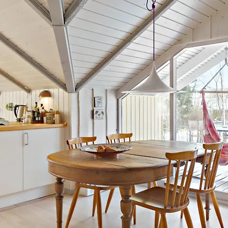 2 Bedroom Stunning In Feriehus Vejby